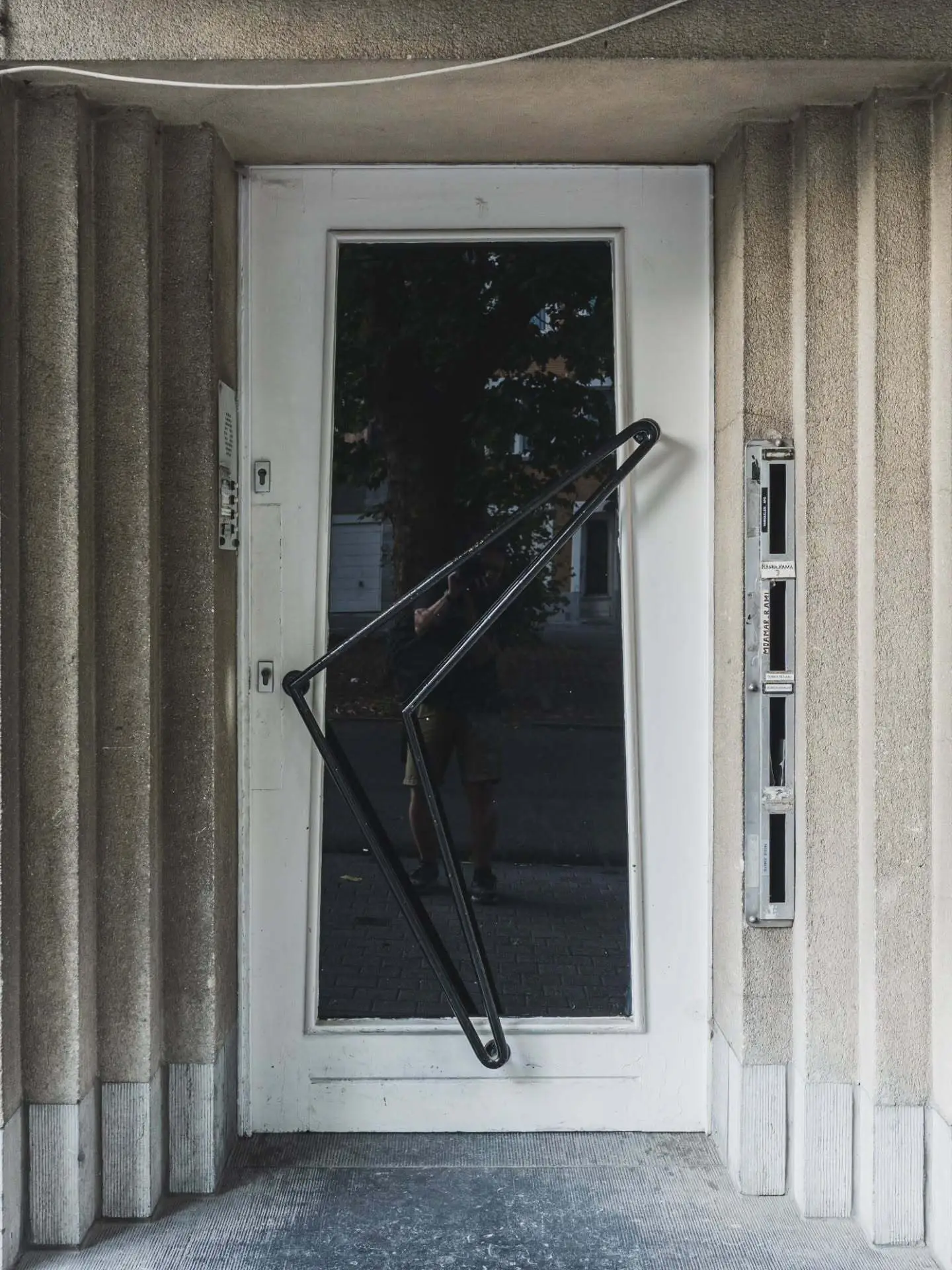 مجموعه‌ای از تصاویر درهای ورودی مدرنیستی در شهرهای بروکسل و آنتورپ بلژیک با تنوع سبک‌های آرت دکو، آرت نوو و مدرنیسم قرن بیستم