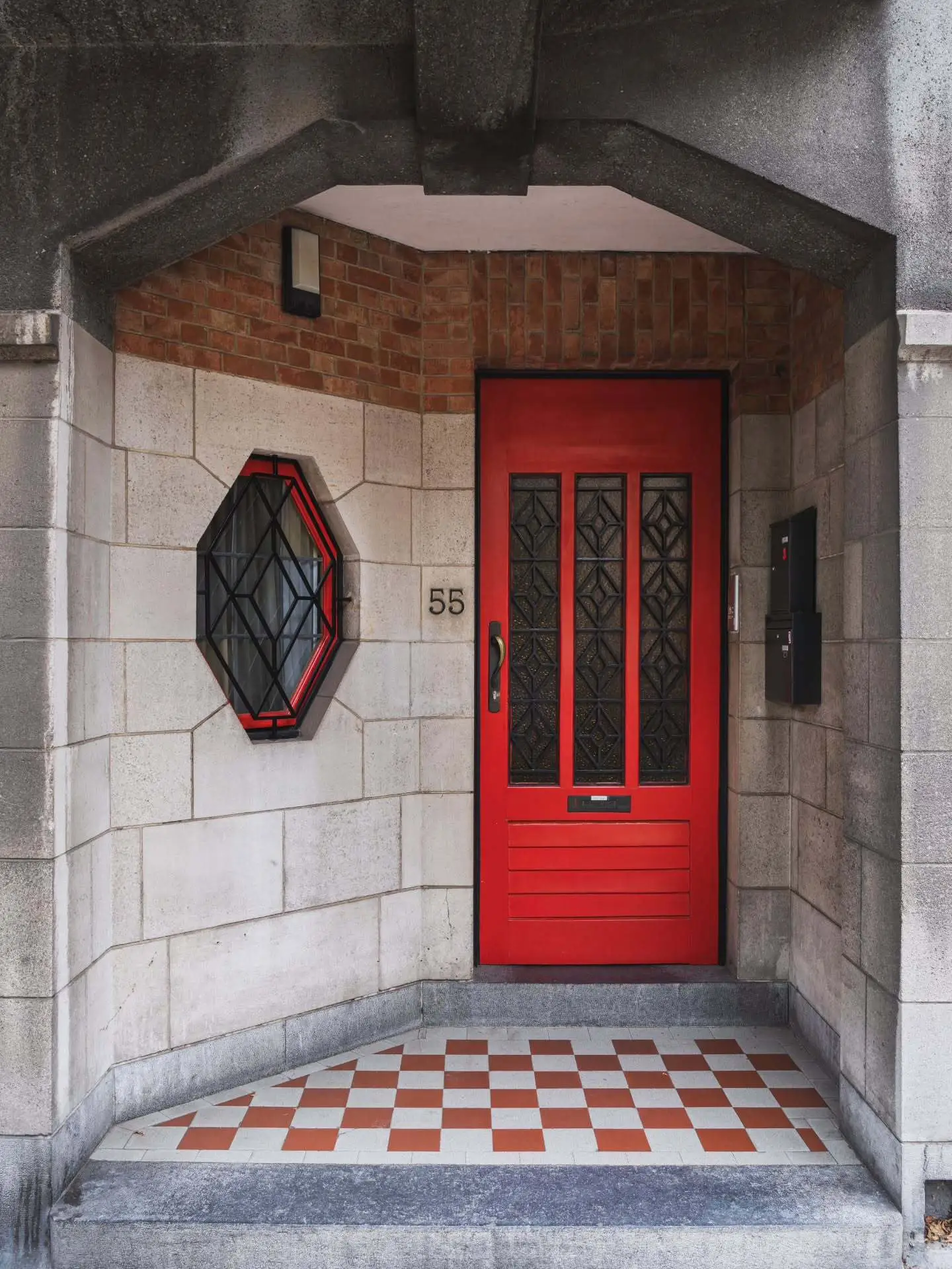 مجموعه‌ای از تصاویر درهای ورودی مدرنیستی در شهرهای بروکسل و آنتورپ بلژیک با تنوع سبک‌های آرت دکو، آرت نوو و مدرنیسم قرن بیستم