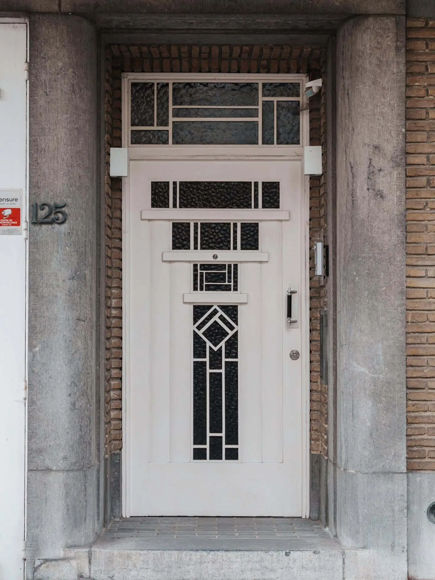 مجموعه‌ای از تصاویر درهای ورودی مدرنیستی در شهرهای بروکسل و آنتورپ بلژیک با تنوع سبک‌های آرت دکو، آرت نوو و مدرنیسم قرن بیستم