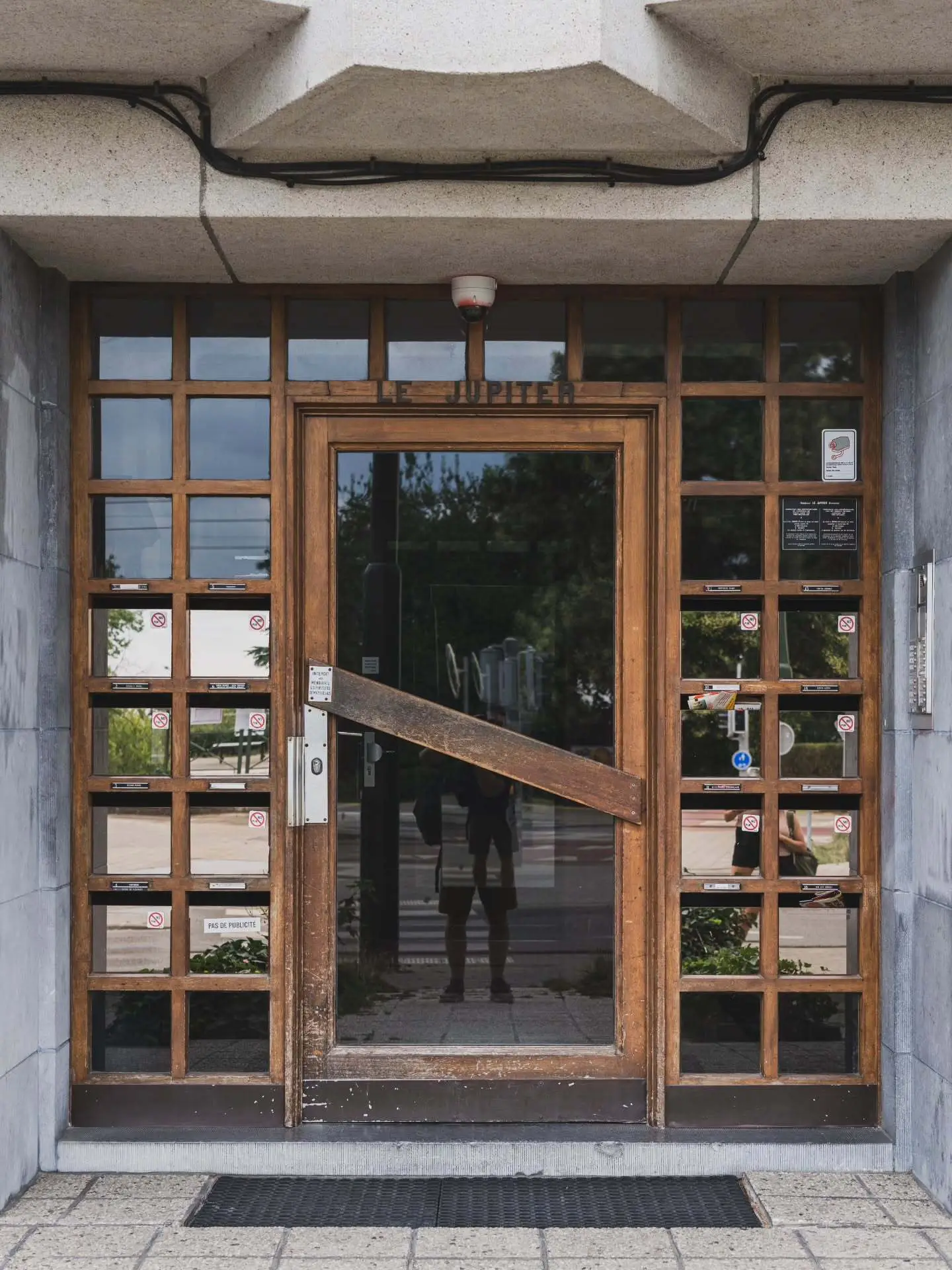 مجموعه‌ای از تصاویر درهای ورودی مدرنیستی در شهرهای بروکسل و آنتورپ بلژیک با تنوع سبک‌های آرت دکو، آرت نوو و مدرنیسم قرن بیستم