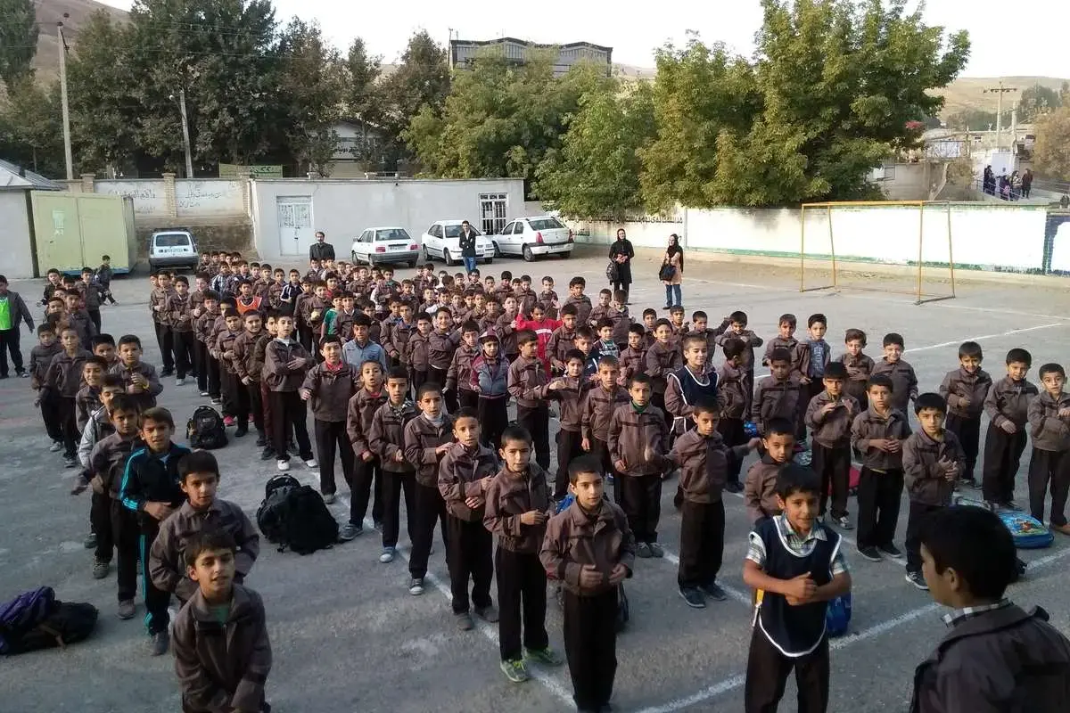 چرا دانش‌آموزان از مدرسه فاصله گرفته‌اند؟ میانگین معدل کمتر از ۹، زنگ خطری برای آموزش و پرورش!