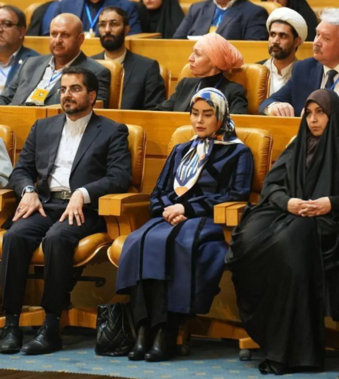 حضور «آرزو احمدوند» همسر عراقچی در آیین پایانی جایزه جهانی امام خمینی (عکس)