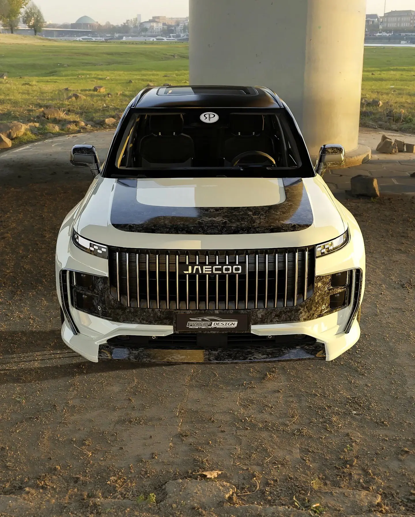 شاسی بلند لوکانو ال7 با بدنه اسپرت 