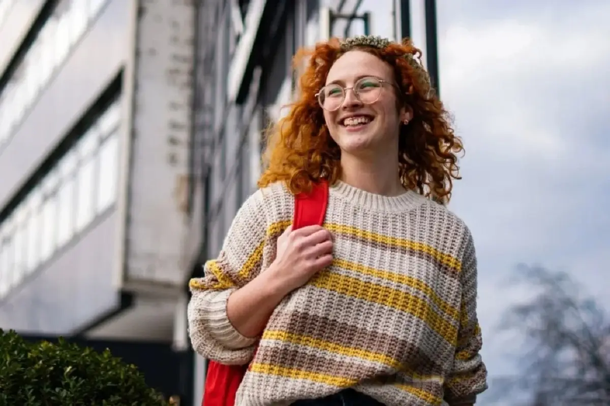 ۱۹ نشانه پنهان که راز لرزان بودن اعتمادبه‌نفس شما را فاش می‌کند!