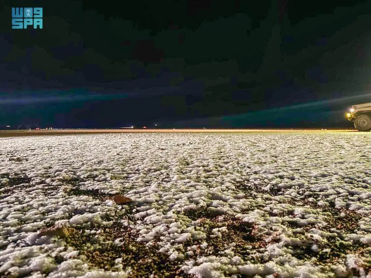 اولین بارش برف در ریاض پس از دهه‌ها؛ عربستان سفیدپوش شد!