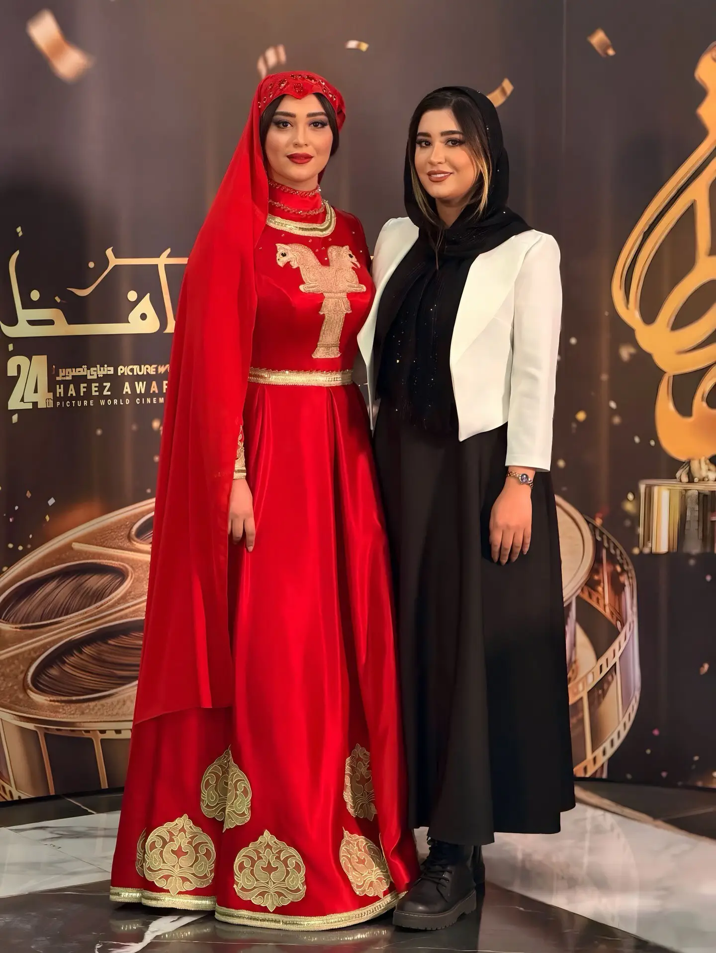 ساغر استاد شریف همسر امید معلم در جشن حافظ