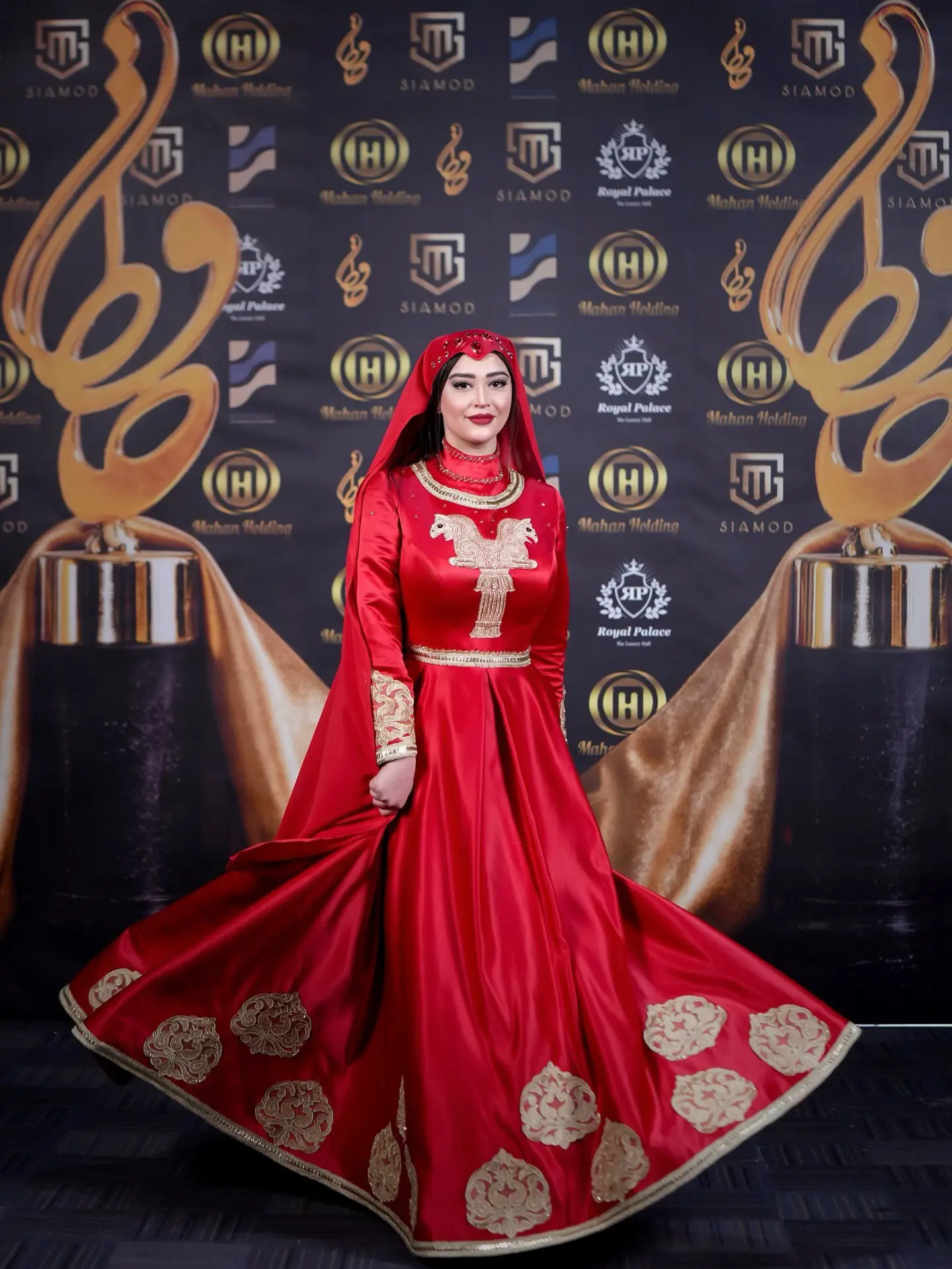 ساغر استاد شریف همسر امید معلم در جشن حافظ