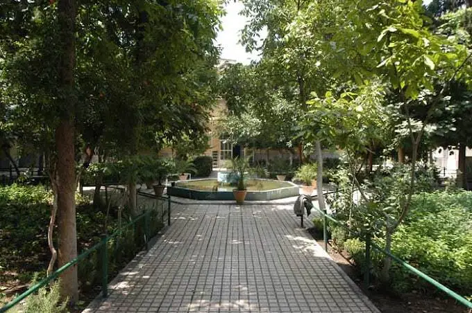 مدرسه شیخ عبدالحسین