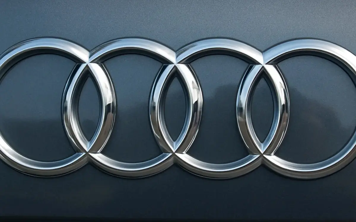 آئودی چگونه روی شیب برفی عمودی مثل یک قهرمان می‌چسبد؟ راز مهندسی که همه را شوکه کرد!