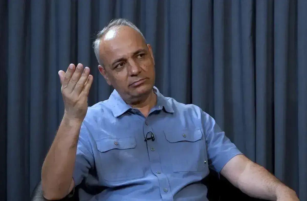 آیا «آقا صادق» واقعا از آینده خبر دارد؟ پیش‌بینی‌های جنجالی از جنگ و ظهور که مجلس را به تکان درآورد!