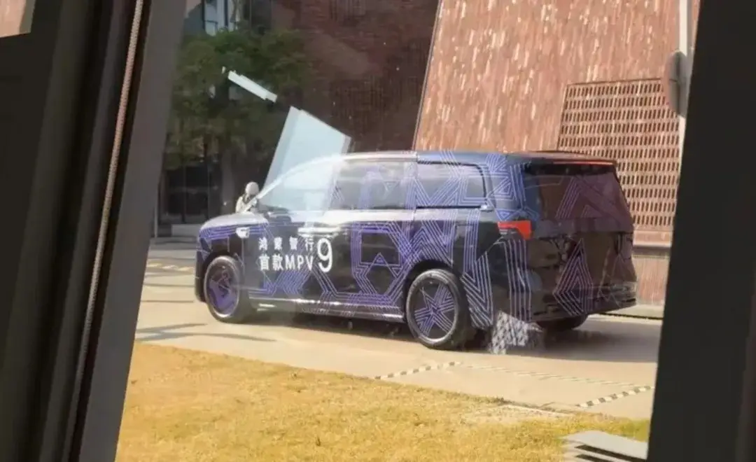 مینی‌ون Luxeed V9 اولین خودروی تولید انبوه جهان با ایربگ کلاهی یکپارچه با صندلی