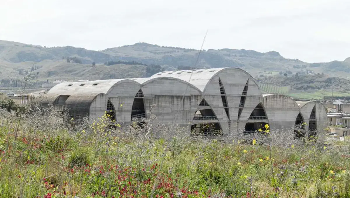 تئاتر ناتمام پیترو کونساگرا؛ شاهکار بتنی که گردشگران را مجذوب خود کرده است!