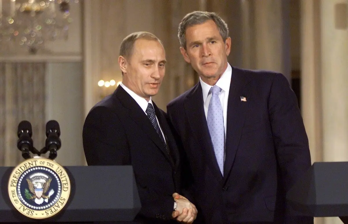 اسناد محرمانه فاش می‌کند؛ نقش مذاکرات پوتین و بوش در تغییر موضع روسیه درباره ایران چیست؟