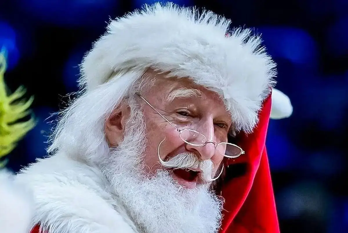 وقتی بابانوئل ۵۸ سال پیش با هلی‌کوپتر به آبادان آمد؛ نگاهی به عکس تاریخی و فراموش‌نشدنی