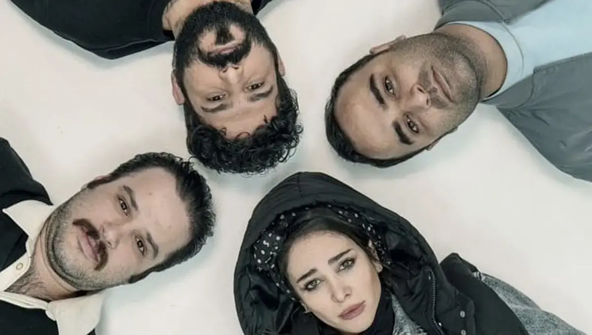 الناز حبیبی در نمایش ملاحظات امنیتی؛ فوتوشات جذاب که همه را شگفت‌زده کرد!