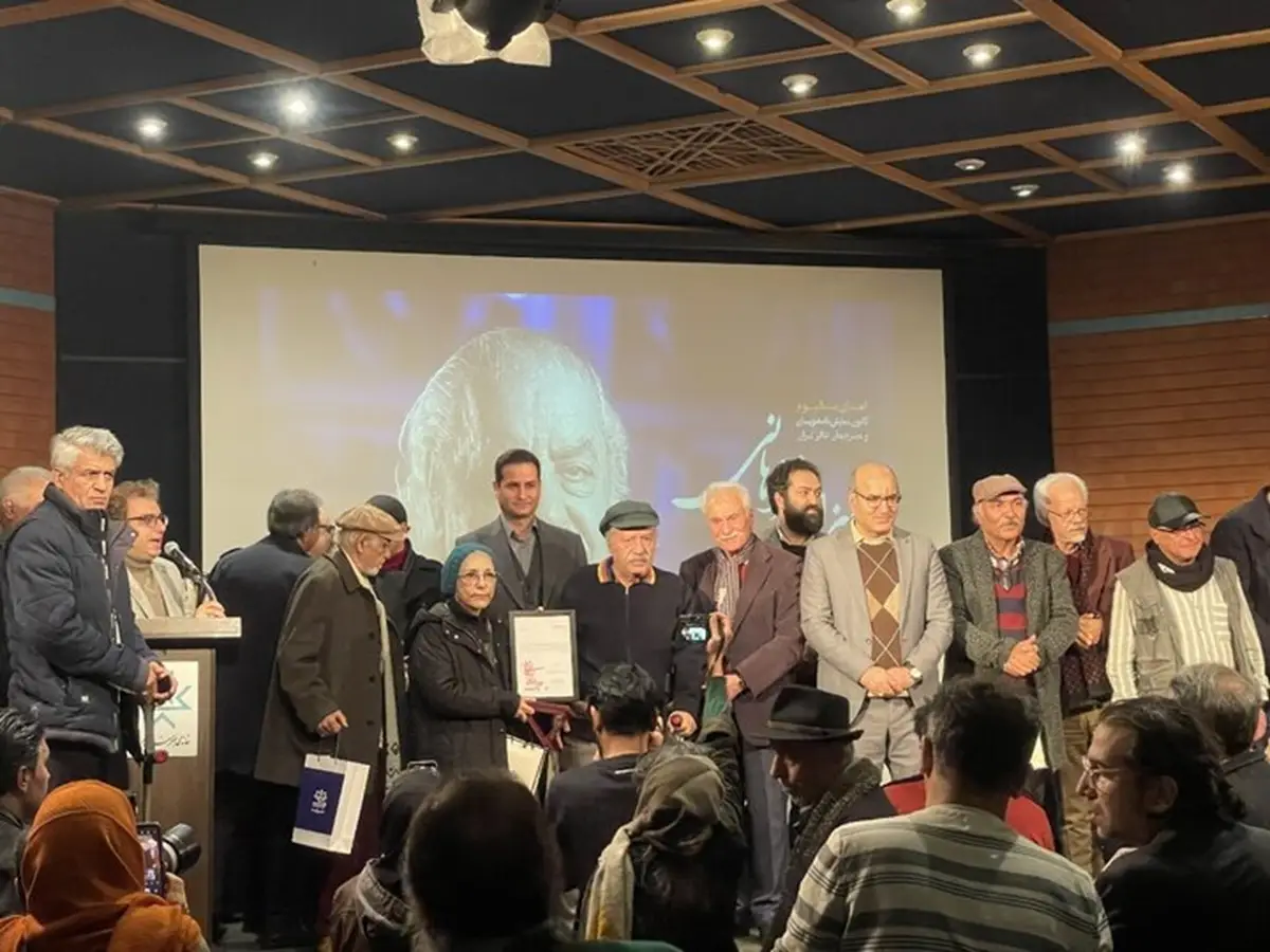 بهزاد فراهانی: دلتنگی عمیق برای دخترم و انتقاد تند از سانسورچی‌ها در مراسم تجلیل