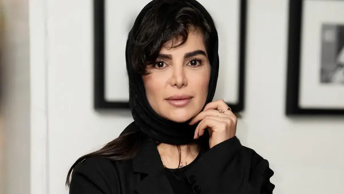 نازار با استایل شیک و متفاوت در رونمایی کتاب همه نگاه‌ها را به خود خیره کرد!