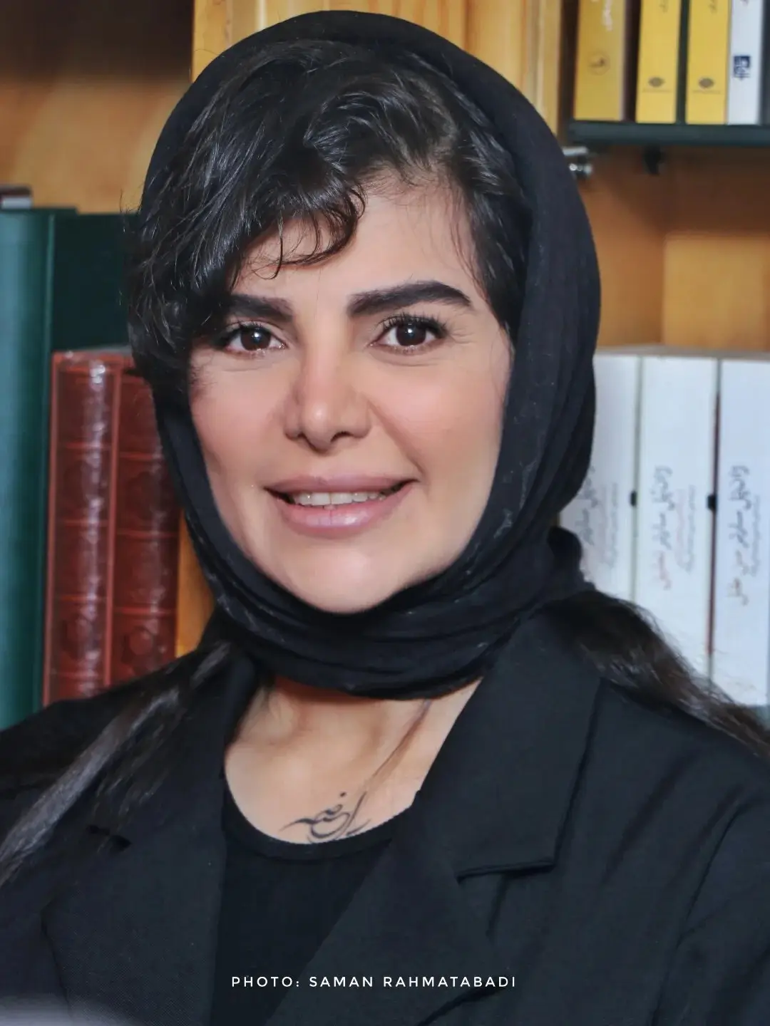 نازار نون.خ (راضیه دهقان) در جشن امضا کتاب مقدمی