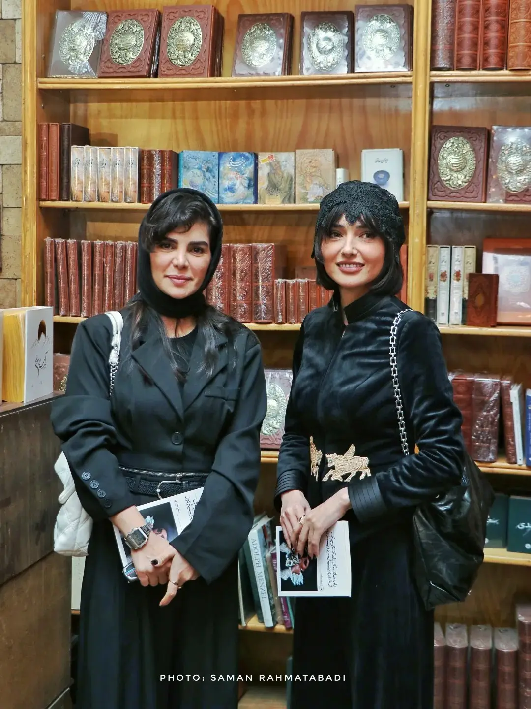 نازار نون.خ (راضیه دهقان) در جشن امضا کتاب مقدمی