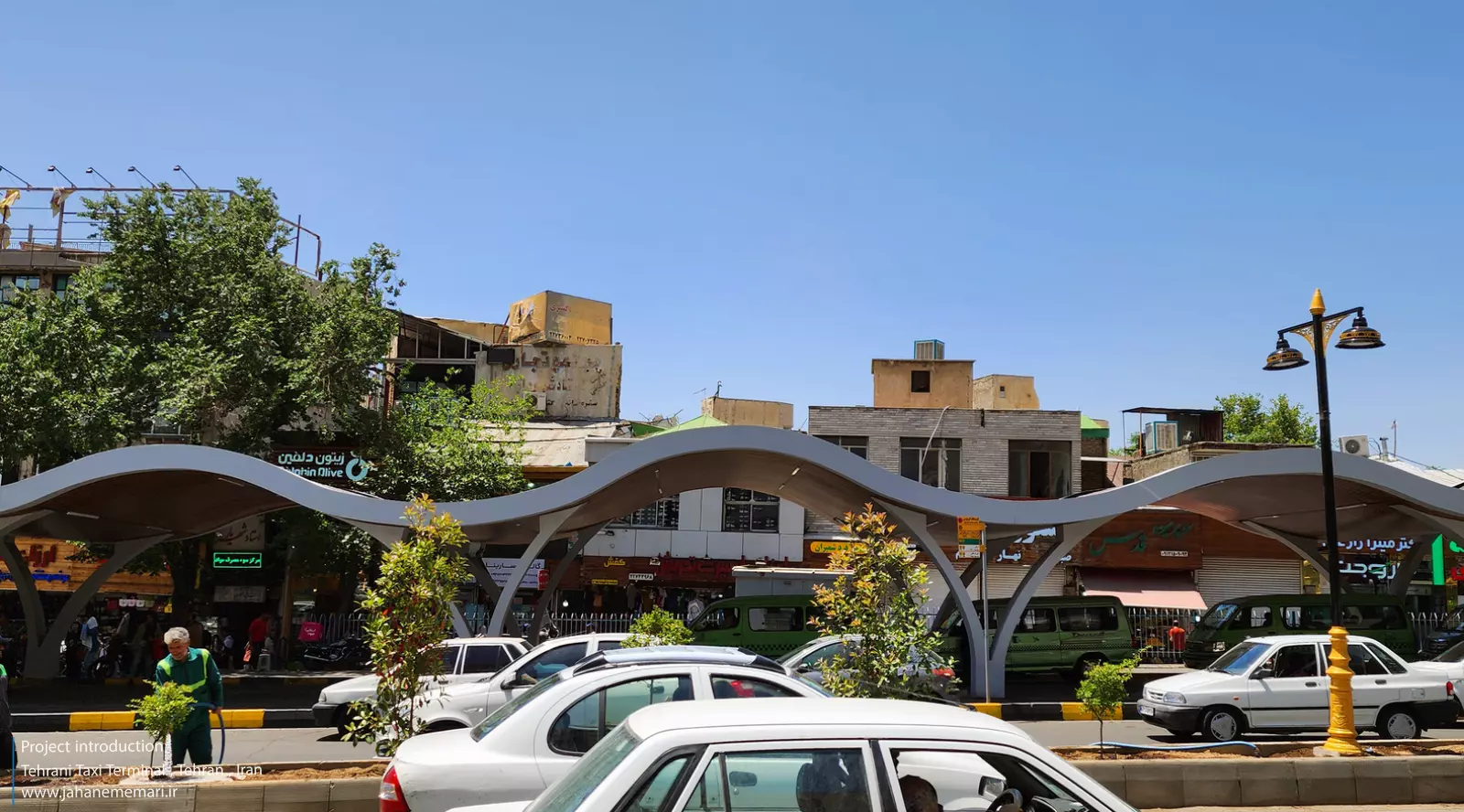 طراحی مدرن پایانه تاکسیرانی شهید طهرانی تجریش با سقف قوسی الهام گرفته از کوه‌های البرز و معماری ایرانی.