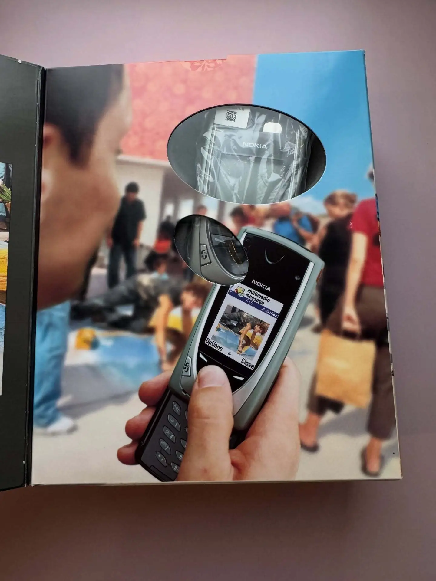 تصویر گوشی نوستالژیک نوکیا ۷۶۵۰ با نمایشگر رنگی و طراحی کشویی، اولین گوشی دوربین‌دار نوکیا تحت سیستم‌عامل سیمبین.