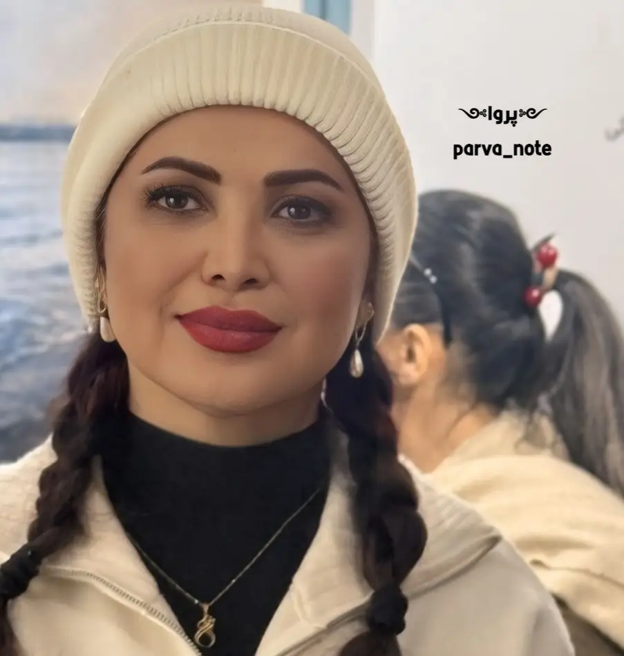 کمند امیرسلیمانی در افتتاحیه‌ی گالری «آرامه»