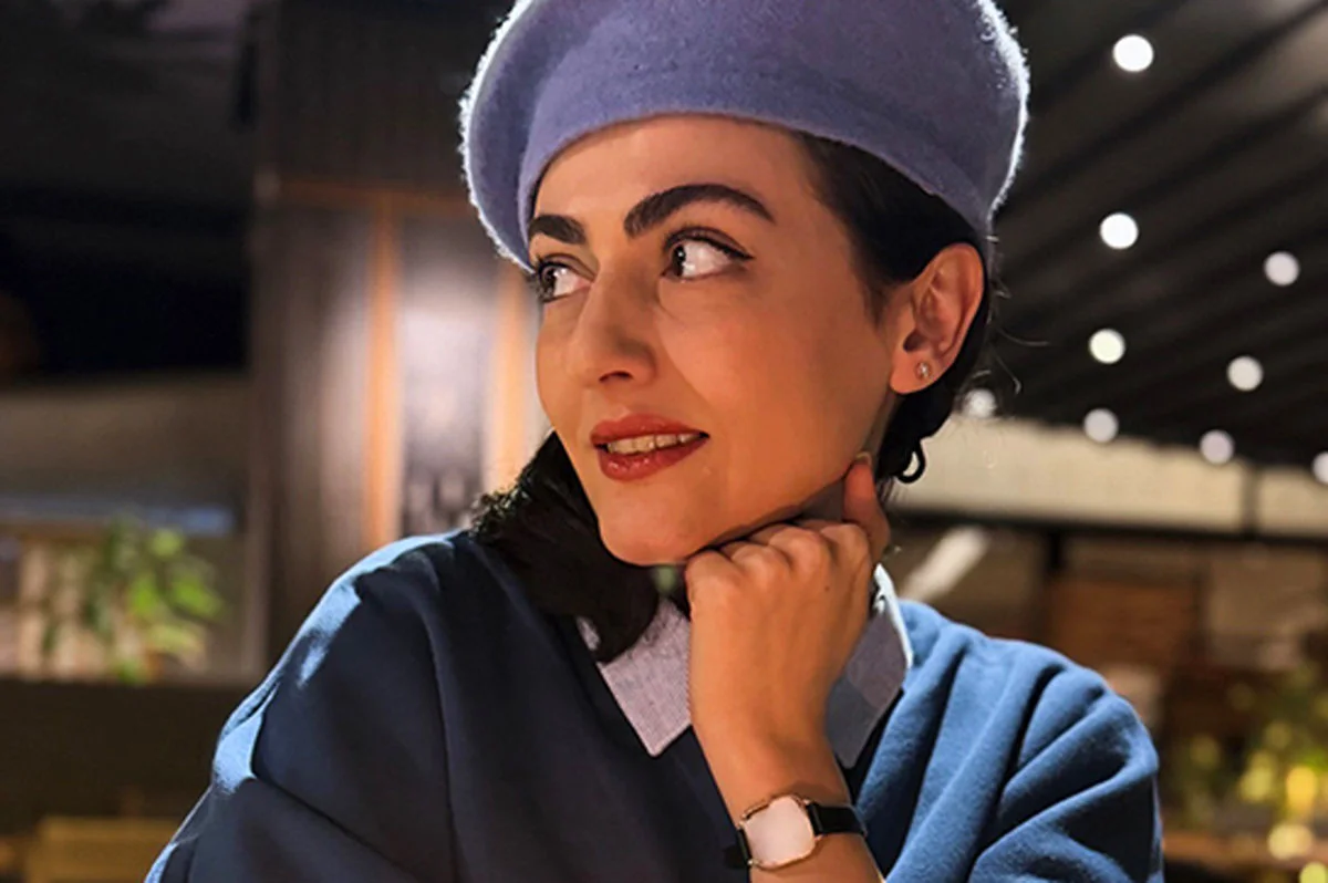 کریسمس 2026 ؛ جشن تولد زمستانی پریسا دوستی با استایلی متفاوت و پیام خاص در کنار درخت کریسمس!