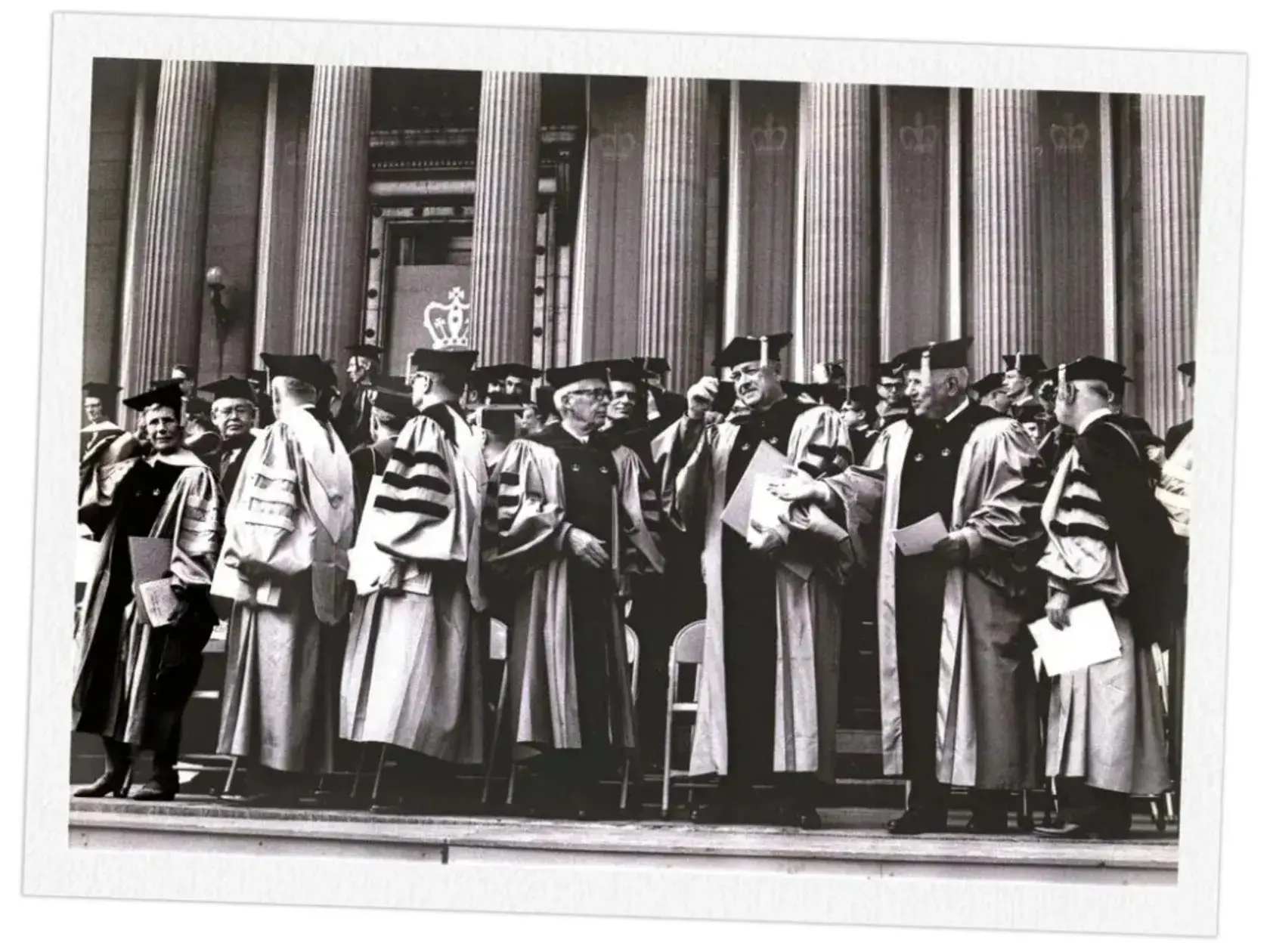 لیمان (نفر سمت چپ) در سال ۱۹۶۴، زمانی که دکترای افتخاری دانشگاه کلمبیا به او اهدا شد. لیمان (نفر سمت چپ) در سال ۱۹۶۴، زمانی که دکترای افتخاری دانشگاه کلمبیا به او اهدا شد.