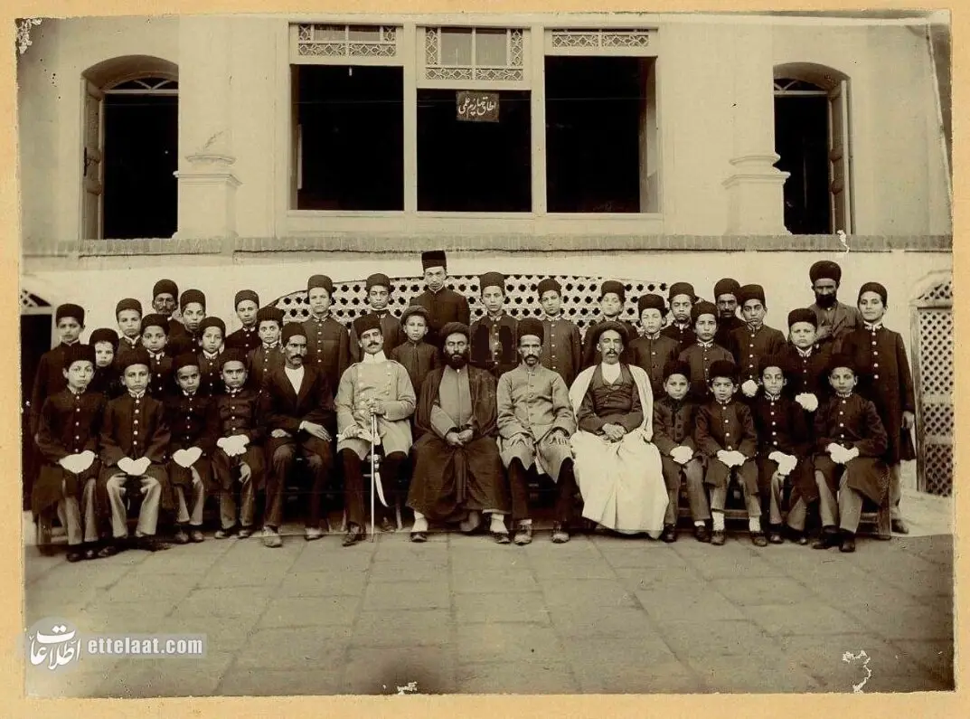 محصلان و معلمان  دارالفنون 