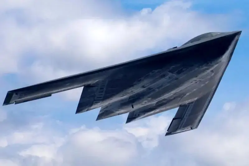 بمب‌افکن B-2