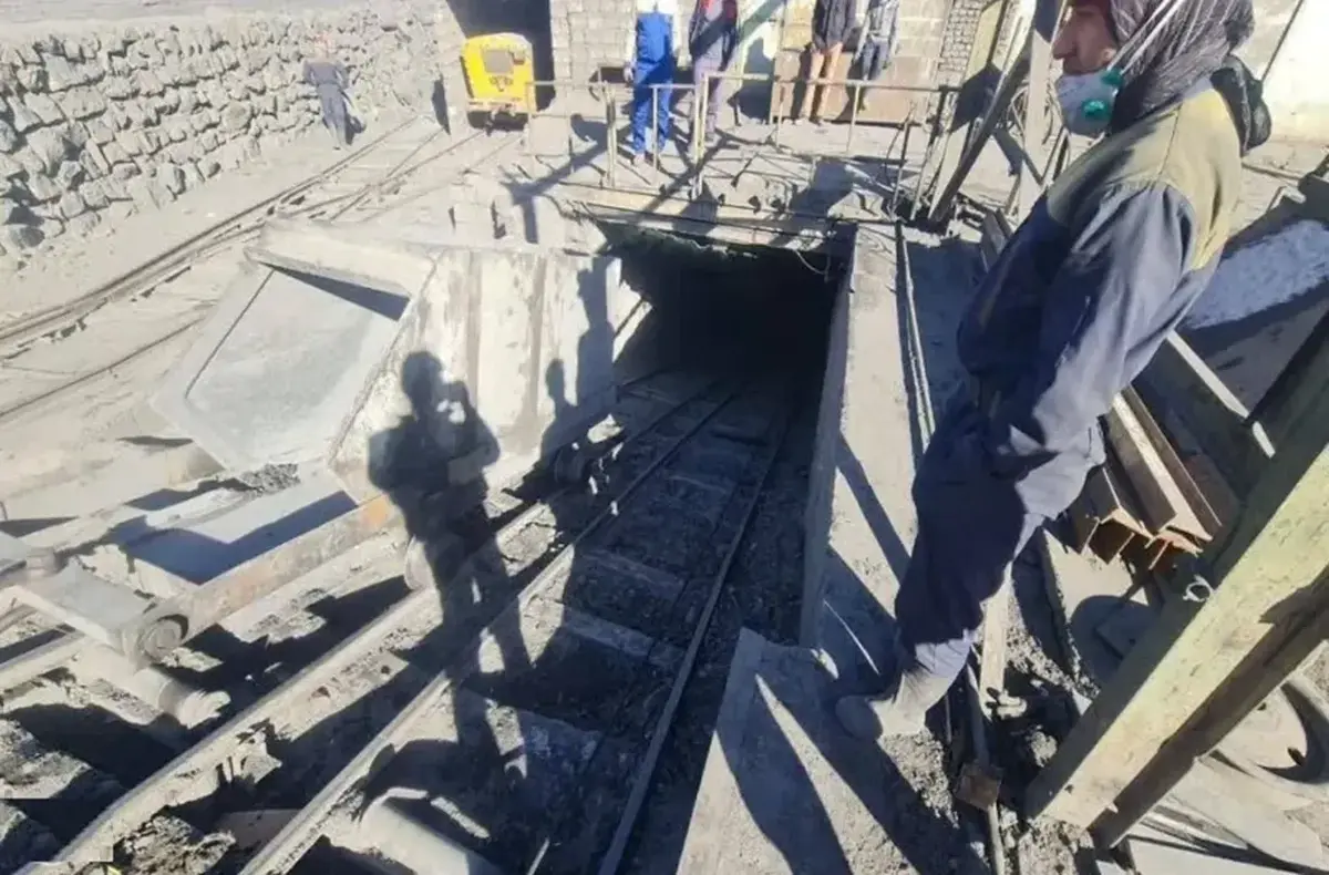 ریزش معدن کوشک در بافق یزد؛ 24 کارگر ‌محبوس شدند / کسی کشته نشد / 2 مصدوم (+عکس) / پایان عملیات امداد و نجات