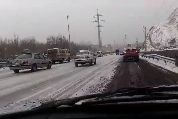 آغاز بارش‌ها در اصفهان؛ محورهای غرب و جنوب استان لغزنده شد
