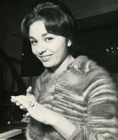 جواهرات فرح دیبا در روز عروسی‌اش