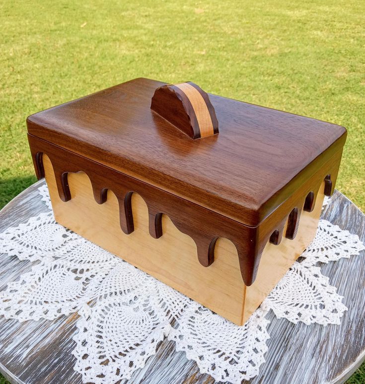 شکلات خوری چوبی