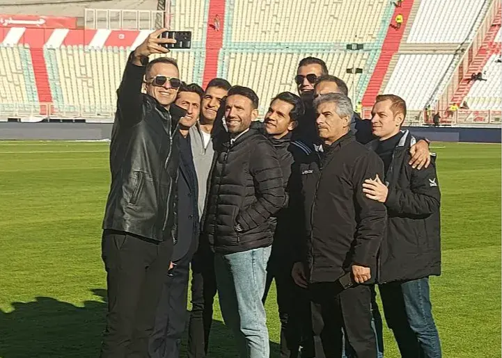 سلفی جنجالی تیم داوری در آستانه فینال زودهنگام تراکتور و پرسپولیس!