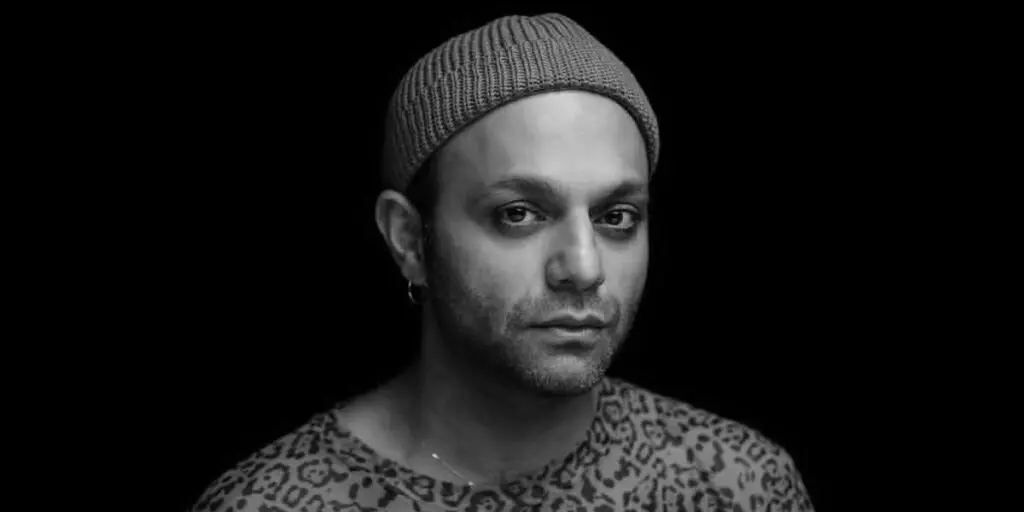 صابر ابر با طاووسی روی شانه؛ استایلی که همه را شگفت‌زده کرد!