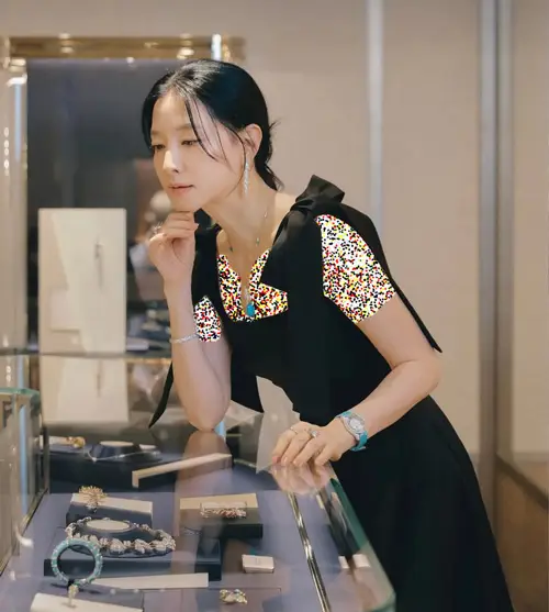 یانگوم با جواهرات تیفانی