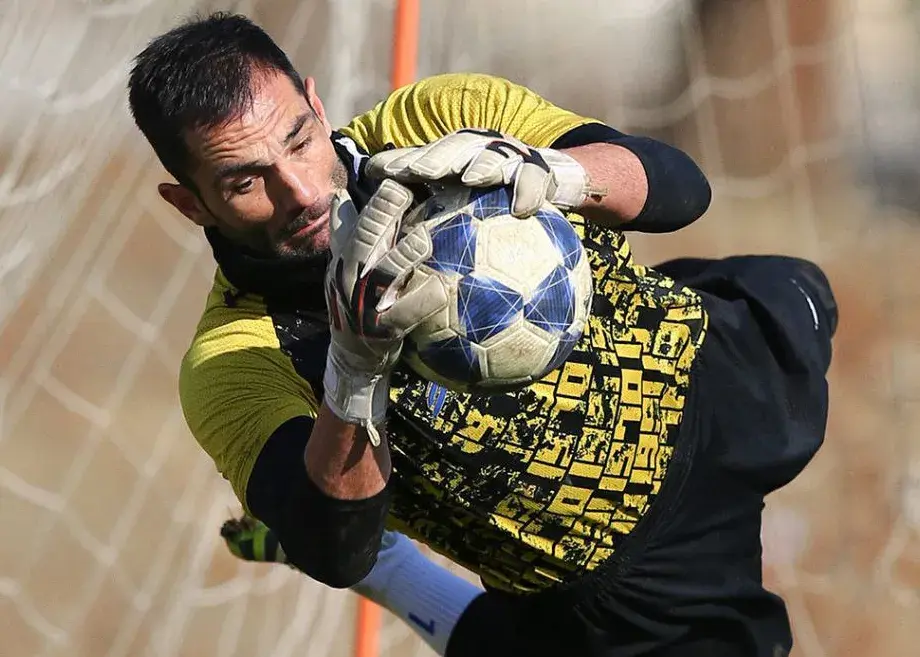 بازگشت جنجالی شماره یک استقلال از مادرید به تهران؛ چه اتفاقی پشت پرده است؟