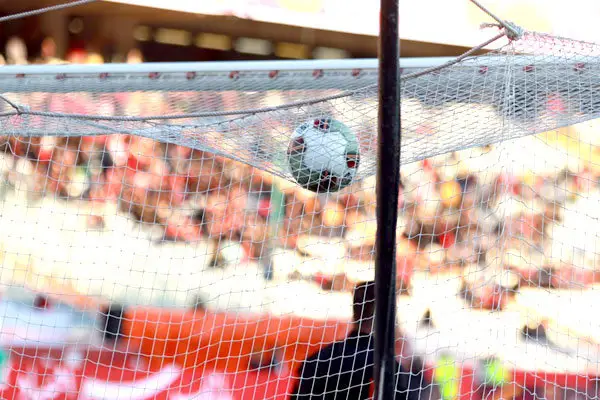 سقوط آزاد سرمایه اجتماعی در فوتبال ایران؛ آیا «بنگاهی» به غارت اموال عمومی باز شده؟