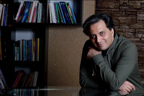 از شکستن بغض شاعر در «برمودا» تا توصیه انگیزشی خواننده‌ای که مدیر شد