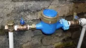 هشدار فوری درباره یخ‌زدگی کنتورهای آب در سرمای پیش‌رو؛ چگونه از ترکیدگی جلوگیری کنیم؟