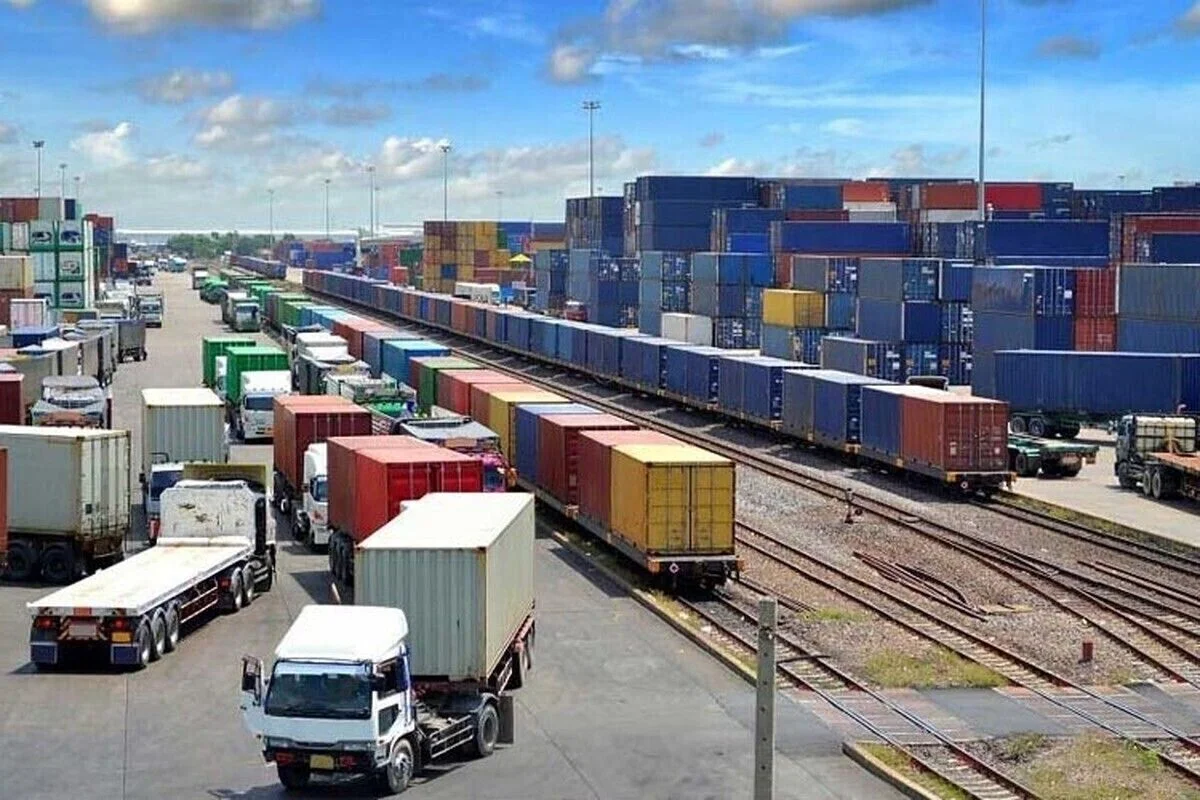 آزادسازی واردات کالاهای اساسی از گمرکات مرزی؛ فرصت طلایی برای تجار ایرانی