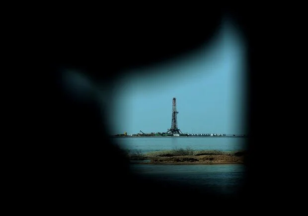 چرا بانک‌ها از بزرگ‌ترین میدان نفتی ایران عقب نشستند؟ بررسی بحرانی در کنسرسیوم آزادگان