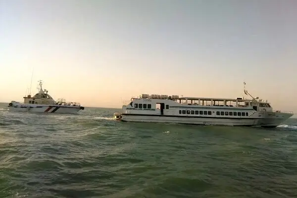 هشدار فوری: تردد شناورها در بندر چارک و کیش به‌خاطر موج‌های خطرناک ممنوع شد!