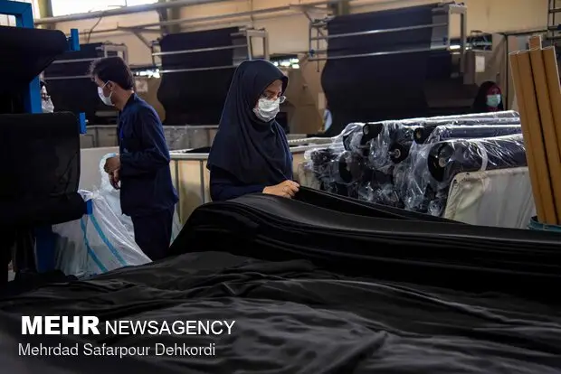 بازار پوشاک عفیفانه مشهد زیر فشار سنگین اقتصادی و تغییر ذائقه جوانان؛ فعالان چگونه مقابله می‌کنند؟