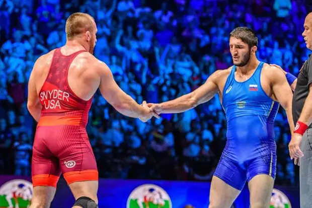 نبرد نفس‌گیر قهرمانان کشتی روسیه در مسابقه‌ای ویژه به افتخار مربی افسانه‌ای!