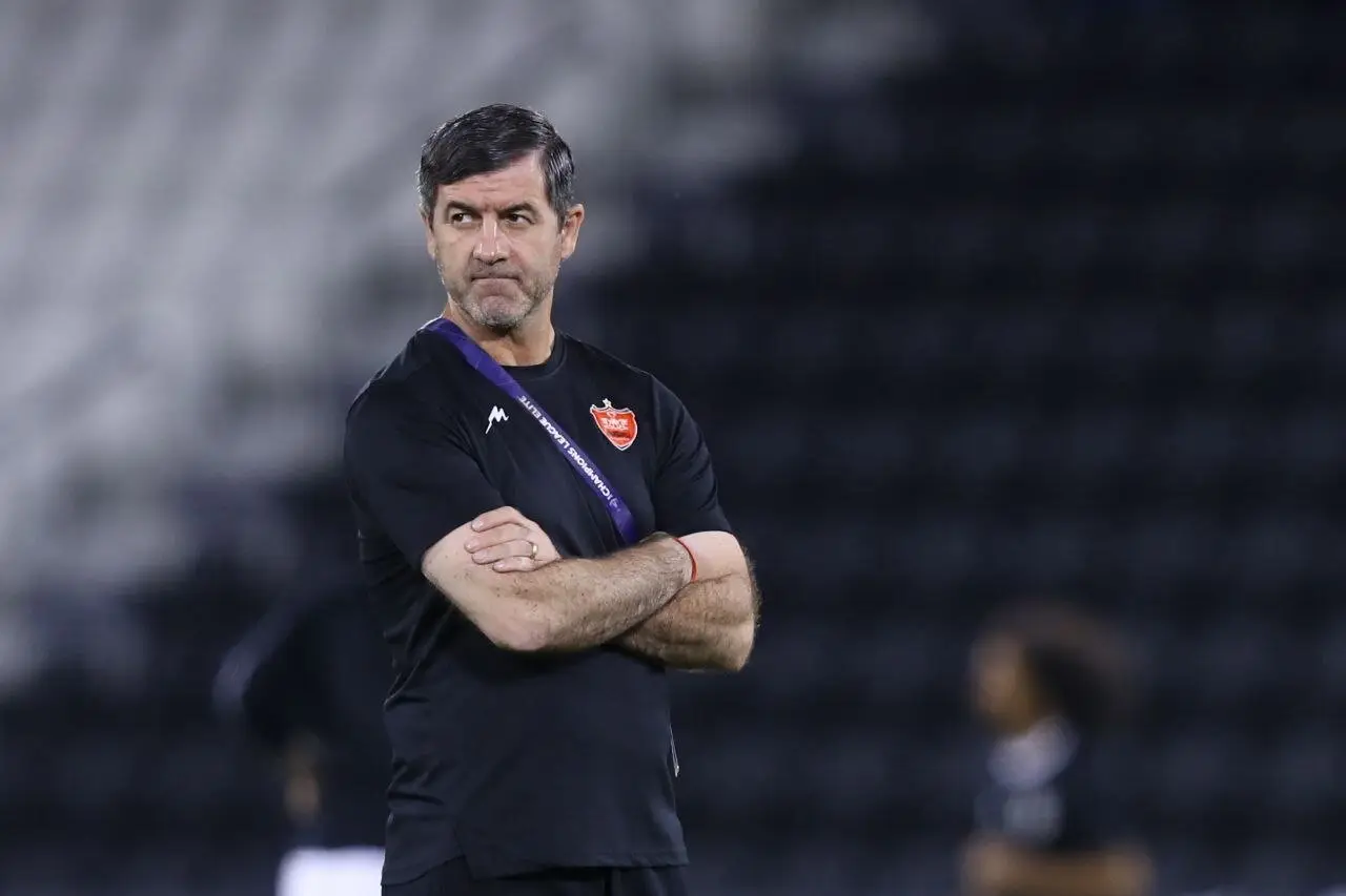 واکنش عجیب و آرام کریم باقری به فحاشی‌های ناموسی هواداران تراکتور در دیدار جنجالی!