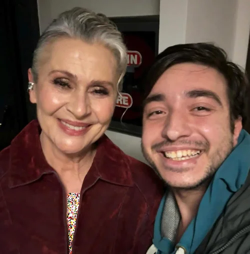 استایل قرمز صداقت شهر دور