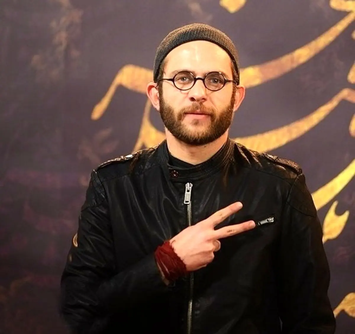 بابک حمیدیان با درخشش بی‌نظیر، تندیس بهترین بازیگر مرد درام جشن حافظ را از آن خود کرد!