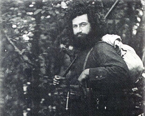 شیخ یونسی که میرزا کوچک شد؛ سفر شگفت‌انگیز از حوزه علمیه تا جمهوری شورایی سوسیالیستی